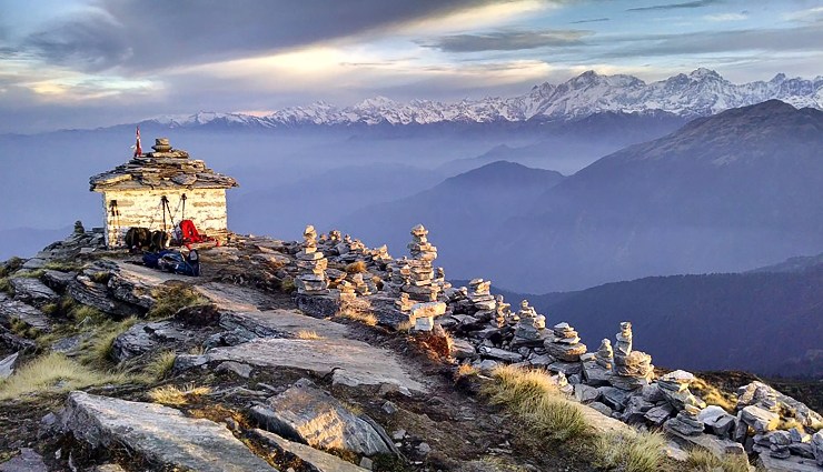 trekking in himalayas,himalayas trekking destinations,kedarkantha trek,deoriatal chandrashila trek,sandakphu phalut trek,valley of flowers trek,tarsar marsar trek,hampta pass trek,gidara bugyal trek,annapurna base camp trek,khopra ridge trek,buran ghati trek,adventure trekking himalayas,best treks in himalayas,trekking routes himalayas