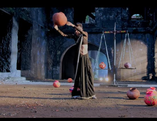 Video Shiamak Davar Saree Version of Despacito is Un-compareble