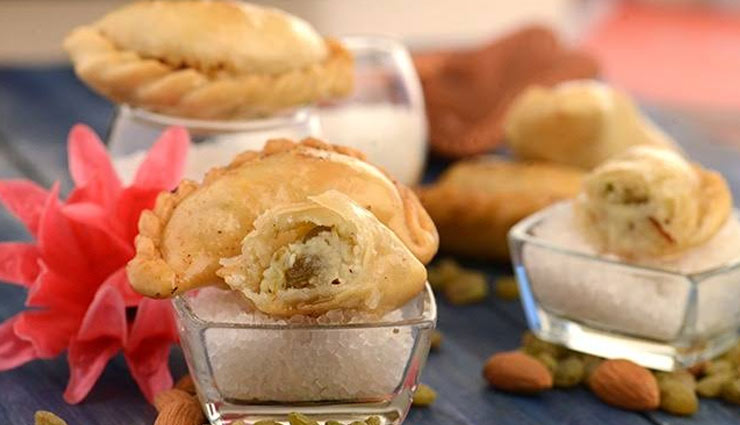 famous desserts,famous desserts from rajasthan,rajasthan,mava malpua,doodhiya kheench,balushahi,choorma,ghevar