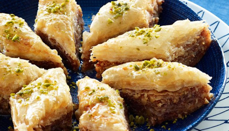 maamoul,luqaimat,umm ali,baklava,kanafeh,desserts,popular desserts in bahrain