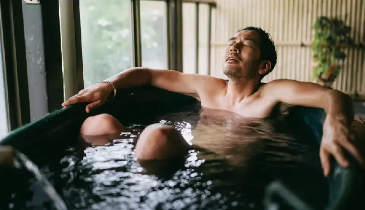 epsom salt benefits,magnesium sulfate,muscle relief,joint pain remedy,stress relief,foot soak,detox bath,skin care,relaxation,holistic self-care,reduce inflammation,natural remedies,magnesium benefits