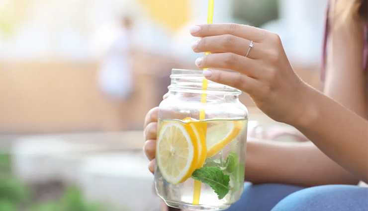 10 Easy DIY Detox Drinks For Weight Loss And Body Cleansing