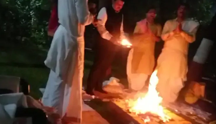 देवेंद्र फडणवीस ने कल रात अपने घर में कराई थी तांत्रिक पूजा!, वीडियो वायरल