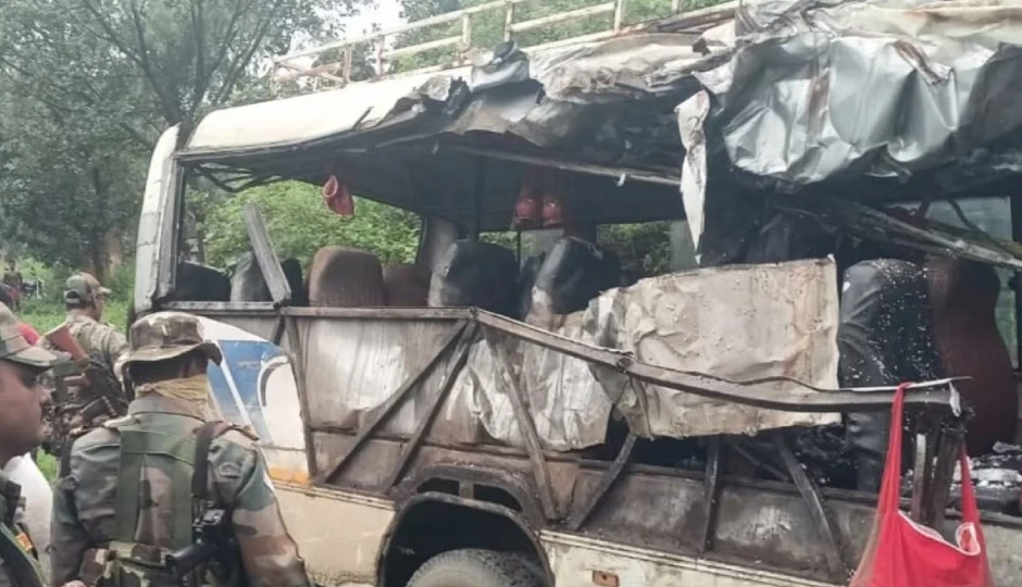 देवघर में दर्दनाक सड़क हादसा, ट्रक और बस की टक्कर में 18 कांवड़ियों की मौत, 30 से अधिक घायल