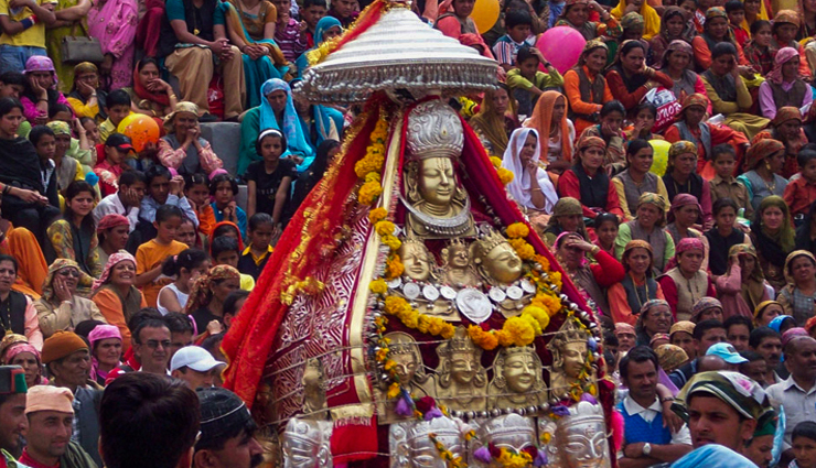hadimba temple in himachal pradesh,hadimba temple,about hadimba temple,himachal pradesh tourism,tourist places in himachal pradesh,india tourism,holidays