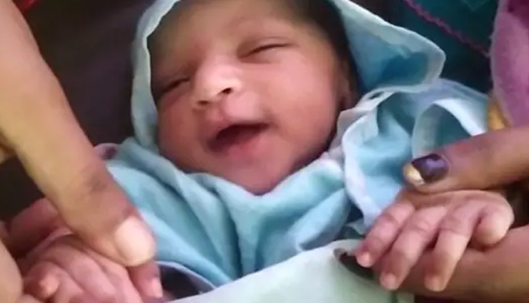 नवरात्रि के पहले दिन जन्मी अनोखी बच्ची, लोग कह रहे 'मां दुर्गा', देखें वीडियो