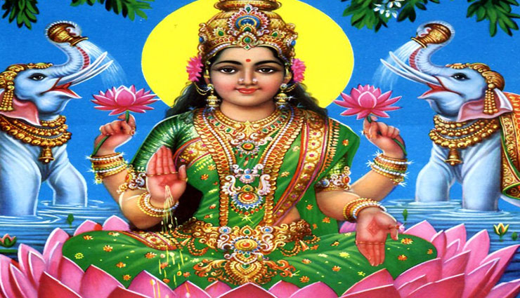 नवरात्रि स्पेशल : चाहते है देवी लक्ष्मी की विशेष कृपा, अपनाए मेन गेट से जुड़े ये वास्तु टिप्स 