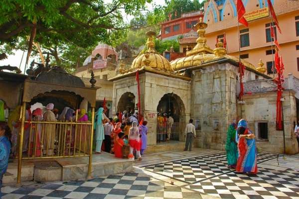 navratri 2019,9 temples of 9 devi,devi temples,shailputri temple,varanasi,brahmacharini temple,varanasi,chandraghanta temple,varanasi,kushmanda temple,kanpur,skandamata temple,varanasi,katyayani temple,karnataka,kalratri temple,varanasi,mahagauri temple,ludhiana,siddhidatri temple,sagar