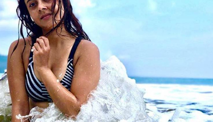PICS- Hot and sexy bikini picture of TV actress Devoleena Bhattacharjee will give any Bollywood actress tough competition