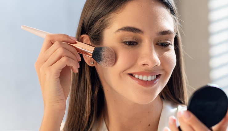 makeup tips for night parties,easy makeup for night outs,bold makeup for evening parties,dewy foundation for night makeup,smokey eyes makeup tips,cat-eye eyeliner for parties,volumizing mascara for night look,false lashes for night out,bold lip colors for evening,lip brush for precise lipstick,bright blush for night makeup,shimmer makeup for night,party makeup tips for glowing skin,dramatic eye makeup for parties