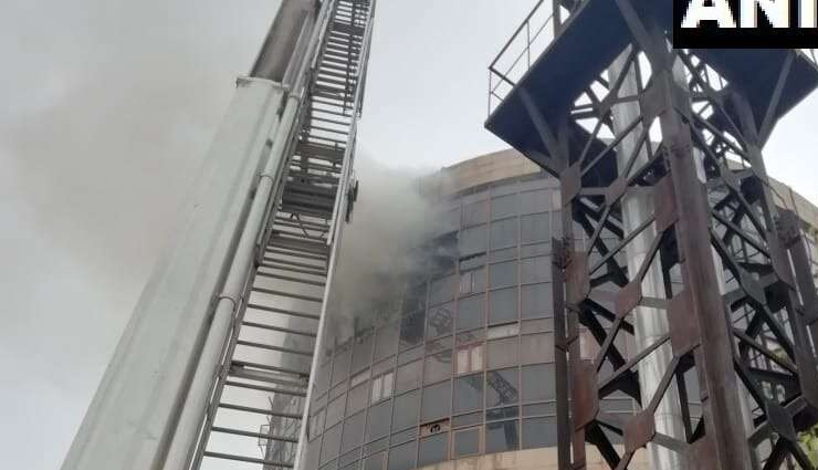 दिल्‍ली : DGHS बिल्डिंग में लगी आग, फायर ब्रिगेड की 22 गाड़ियां मौके पर मौजूद