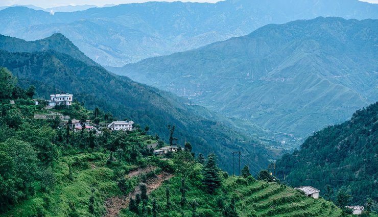 must visit places in uttarakhand,uttarakhand tourism,best places to visit in uttarakhand,auli skiing,chopta valley trekking,binsar wildlife,ranikhet winter getaway,munsiyari adventure,chamba scenic views,khirsu hiking,chaukori tea plantations,almora cultural significance,dhanaulti snowfall,nainital winter destination,rishikesh spiritual retreat,haridwar pilgrimage,jim corbett safari,kausani himalayan views