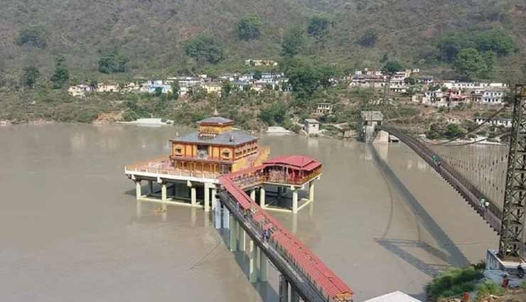 दिन में तीन बार रूप बदलती हैं माता की यह अनोखी मूर्ति 