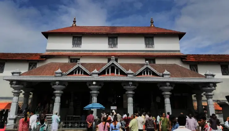 top temples in karnataka,karnataka temple guide,historic temples karnataka,hoysala architecture,chalukya temples,spiritual destinations india,karnataka tourism,famous temples in karnataka,cultural heritage karnataka,must-visit temples