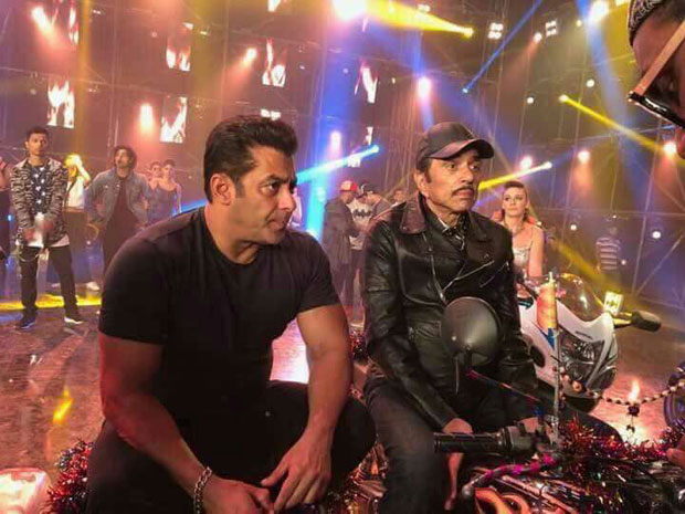 सफलता के लिए देओल परिवार ले रहा इनका सहारा, क्या मिलेगी सफलता bollywood,yamla pagla deewana,sunny deol,bobby deol,dharmendra