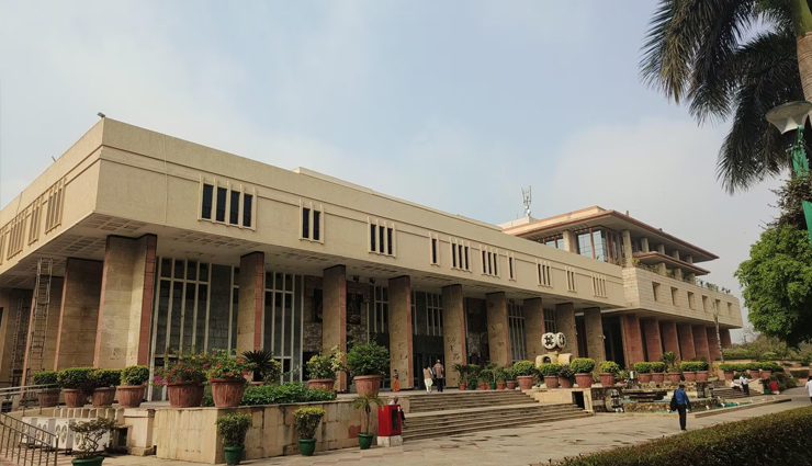 कोचिंग सेंटर में मौतें: दिल्ली हाईकोर्ट ने अधिकारियों को फटकार लगाई, मुफ्तखोरी की संस्कृति की निंदा की
