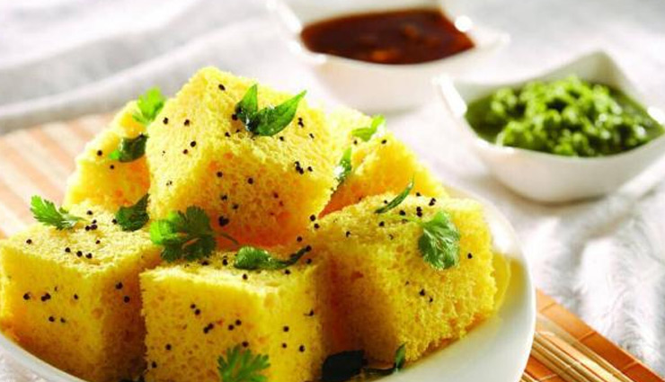 गुजरात की स्पेशल डिश है 'ढोकला', इस तरह बनाए सोया के आटे से #Recipe