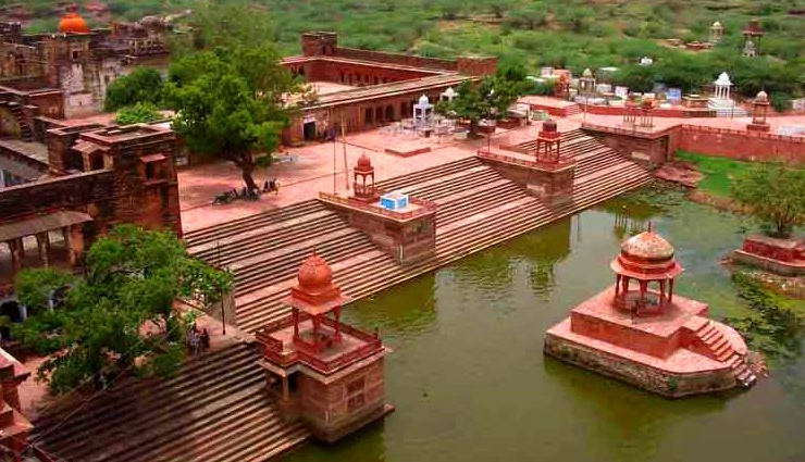 dholpur fort,machkund temple dholpur,talab-e-shahi,chambal river,van vihar wildlife sanctuary,shergarh fort,raja suraj mal chhatri,ramsagar sanctuary,khanpur mahal,gopal bhavan,saipau tirth,damoye waterfall,shri krishna temple,chhatri of rana uday singh,sant nagar jain temple