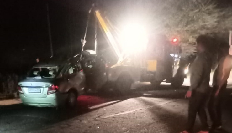 धौलपुर-करौली हाईवे पर भीषण सड़क हादसा, कार-ट्रक की भिड़ंत में  4 की मौत