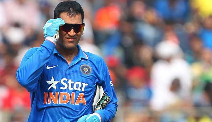 Happy Birthday: 5 Times Dhoni Showed His Strong Bollywood Connection