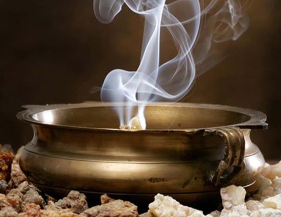 धन की कमी को दूर करतें है धूप द्वारा किए ये टोटके