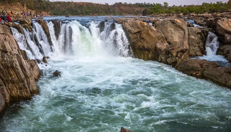 bandhavgarh national park,places to visit near bandhavgarh,bandhavgarh attractions,nearby tourist spots,jabalpur marble rocks,dhuandhar falls,fossil national park ghughua,baghel museum,bamera dam,bandhavgarh fort,mahaman pond,shesh shaiya,tala village,bhimbetka rock shelters,madhya pradesh travel