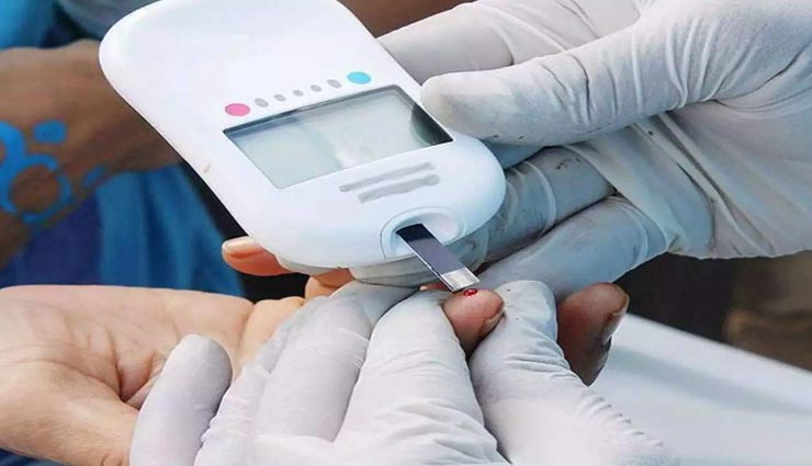 डायबिटीज की ओर इशारा करते हैं ये लक्षण, नजरअंदाज करना पड़ेगा भारी