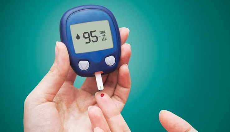 karela juice,karela juice benefits,karela juice drinking benefits,karela benefits,karela juice health benefits,health benefits,fresh karela juice,karela fry,karela chips,bitter gourd,diabetes,weight loss,liver health,cancer,promote digestion,Health tips