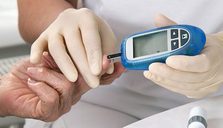 मीठे के अलावा इन आदतों का भी त्याग करें डायबिटीज मरीज, बनी रहेगी सेहत 