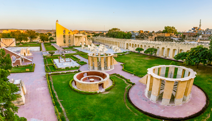 sundial in jaipur,world largest sundial in jaipur,jaipur tourism,rajasthan tourism,tourist places in rajasthan