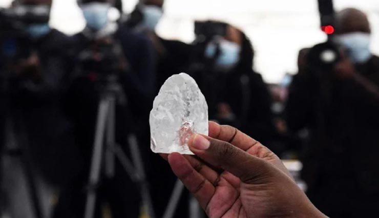 यहां मिला दुनिया का तीसरा सबसे बड़ा 1,098 कैरेट का हीरा, अपनेआप में बेहद अनोखा