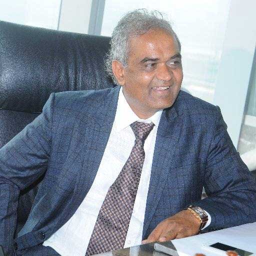 सूरत के डायमंड किंग ने 600 कर्मचारियों को दीवाली में गिफ्ट की कार, बैंक एफडी और गहने gujarat,surat,diamond king,car,gift,narendra modi