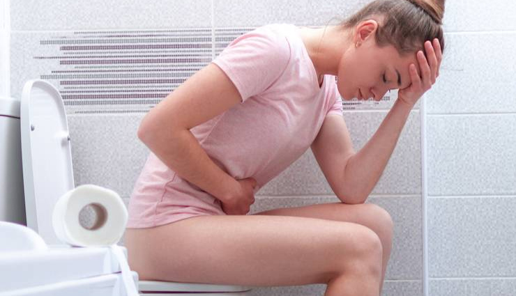 tomato side effects,negative effects of consuming tomatoes,adverse reactions to eating tomatoes,risks of tomato consumption,tomatoes and their potential side effects,tomato allergies and sensitivities,digestive issues from eating tomatoes,tomato intolerance symptoms,allergic reactions to tomatoes,tomato-related health concerns,potential drawbacks of tomato consumption