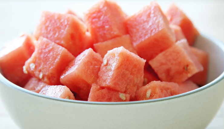 spiked watermelon lemonade,refreshing summer drink,boozy watermelon lemonade,watermelon lemonade with a kick,summer cocktail recipes,refreshing alcoholic beverages,tangy watermelon lemonade,cool down with spiked lemonade,easy summer drink recipes,vodka-infused lemonade,fresh and boozy summer beverages,creative lemonade variations,homemade spiked lemonade,summer party drink ideas,cool off with watermelon cocktails