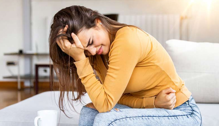 late-night eating health issues,health problems from eating at night,risks of eating late at night,negative effects of late-night meals,late-night dining health consequences,health risks of late-night eating habits,eating late and health problems,late-night meals and health issues,late-night snacking health risks,consequences of eating late for health