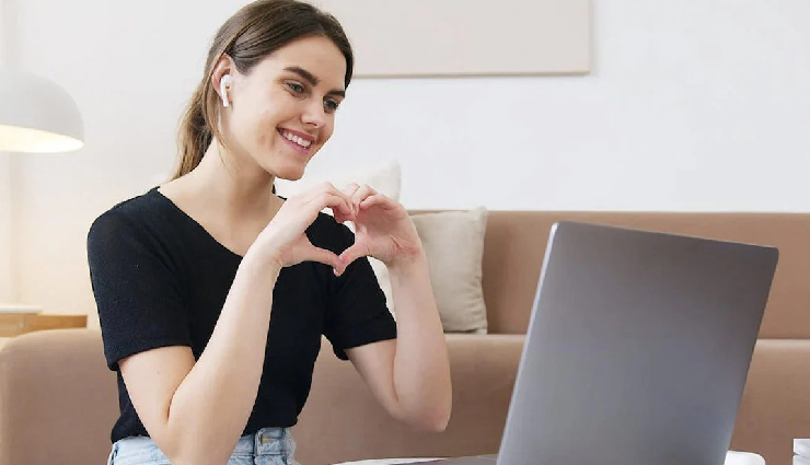 digital intimacy tips,strengthen digital intimacy,modern relationships,virtual dates,online relationship tips,digital communication,emotional closeness online,maintaining intimacy online,digital connection couples,online bonding,long-distance relationship tips,fostering digital intimacy,technology in relationships