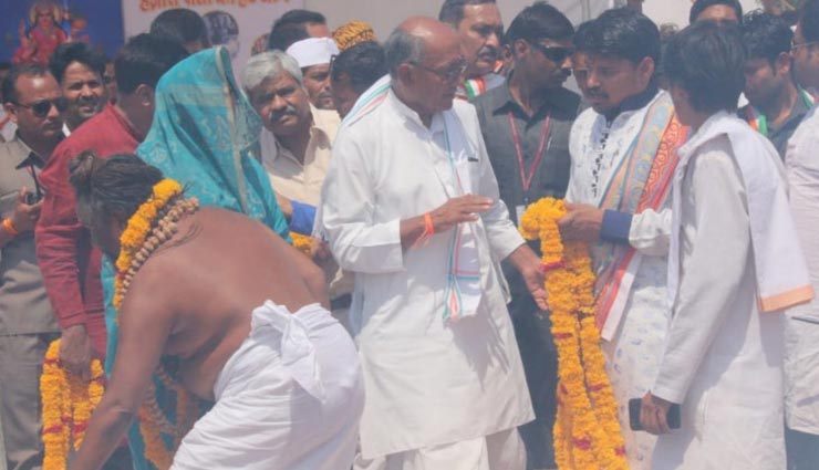 computer baba,hath yoga,for the victory of digvijay singh,sadhus did ramai dhuni