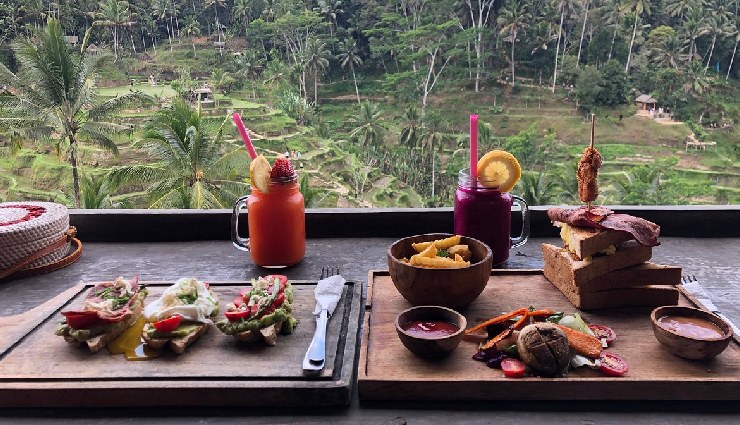 romantic things to do in bali,bali honeymoon activities,bali romantic getaway,couples activities in bali,honeymoon in bali,bali nature walks,bali sunset spots,bali dining experiences,bali adventure activities,bali dolphin watching,bali sunset cruise,bali romantic strolls,bali hot tubs,bali marigold fields