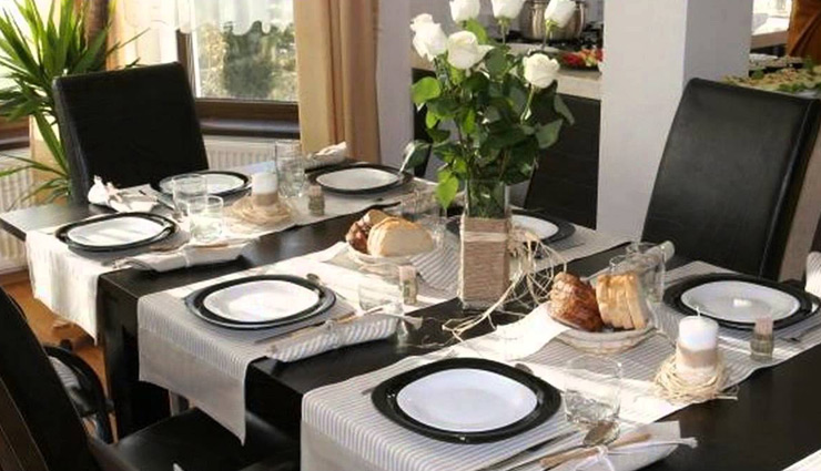 डाइनिंग टेबल बढ़ाती है घर का आकर्षण, इन टिप्स की मदद से करें इसकी सजावट