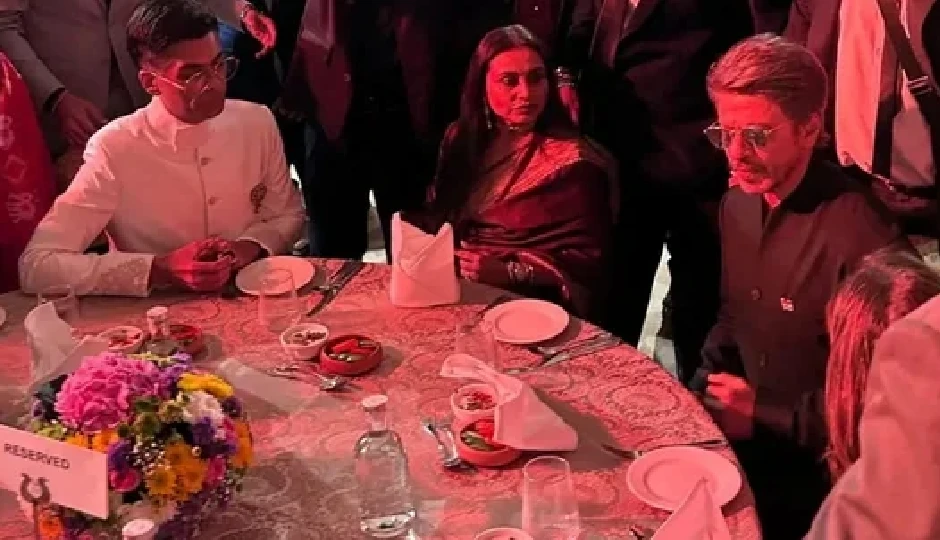 पुरस्कार जीतने के बाद शाहरुख खान, रानी मुखर्जी और करण जौहर ने राष्ट्रपति भवन में डिनर के साथ मनाया जश्न