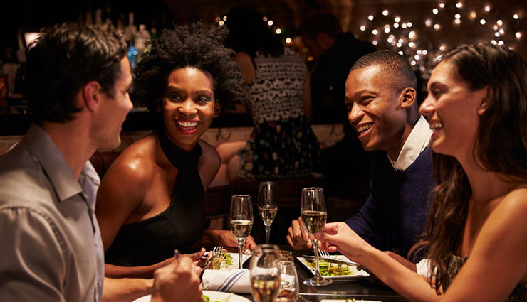 इन 5 लोगों के घर भोजन करना आपके जीवन के लिए हो सकता है खतरनाक