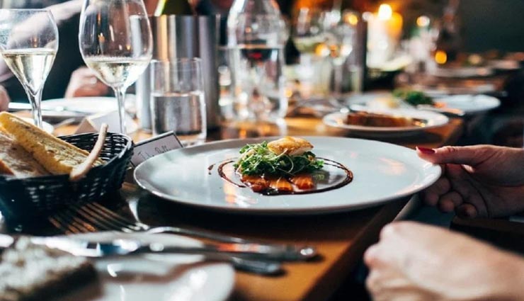 लाखों की पड़ी ब्लाइंड डेट, 23 दोस्तों के साथ पहुंची थी गर्लफ्रेंड, बिल देखकर ही भागा प्रेमी