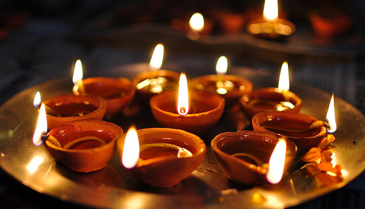 दिवाली स्पेशल : पूजन में जरूर शामिल करें ये 8 शुभ चीजें, अन्यथा नहीं मिलेगा पूजा का फल