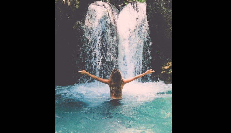 mates and me,falling in love with own self is better than falling for any person,5 reasons why should fall in love with yourself and not any person,why loving yourself is important,why relationship with ownself is important