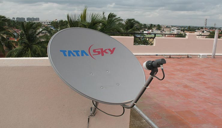 डिश की छतरी को तिरछी लगाने का कारण कर देगा आपको हैरान