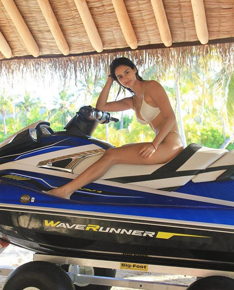 Flashback 2018: अपने हॉट फोटोज से नायिकाओं ने मचाया तहलका, 8वी नंबर वाली का बेटा बॉलीवुड का 'बागी' bollywood,flashback 2018,bollywood bikini photos,amy jackson,rhea chakraborty,adah sharma,kiaraa advani,shama shikander,masaba gupta,kishwar merchant,ayasha shroff,disha patani,malaika arora