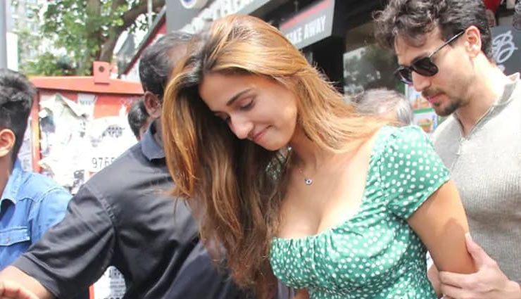 tiger shroff,shutter bugs,lunch date,disha patani,crowd of fans,b town couple,aditya thackeray,bollywood,entertainment