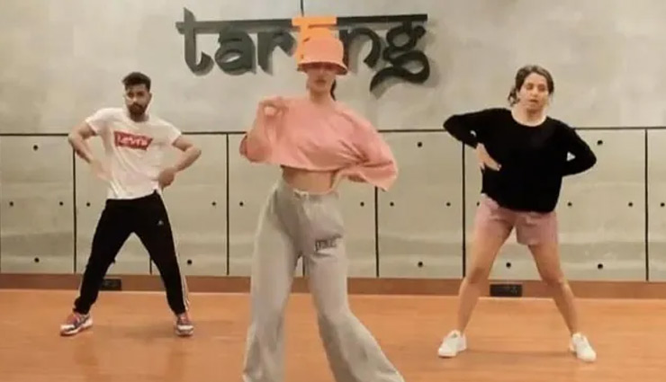 दिशा पटानी ने अंग्रेजी सॉन्ग पर किया धासू डांस, Nora Fatehi के इस Dance वीडियो को मिले 7 करोड़ व्यूज, देखें