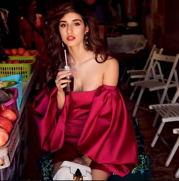 Viral Hot Picture: ब्लू बिकनी में दिशा पटानी ने इंटरनेट पर लगाई आग bollywood,disha patani,disha patani bikini photo,disha patani photo