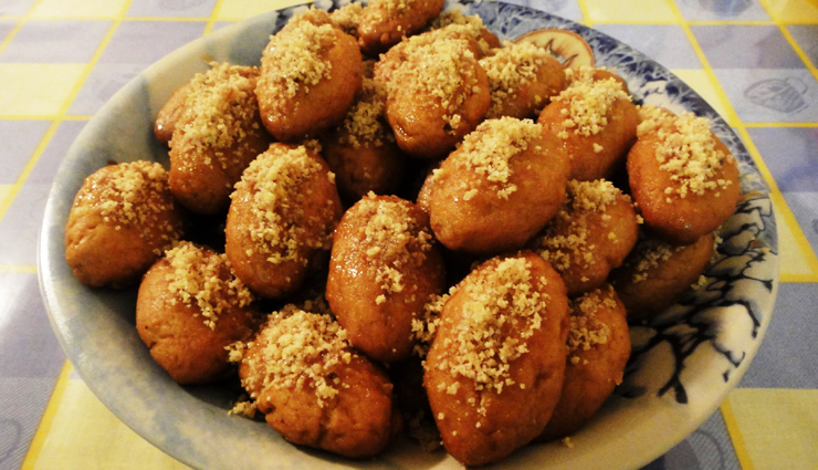 traditional dishes of greece,greece,dishes of greece,melomakarona,kourabiedes,diples,glyka tou koutaliou,galaktoboureko,bougatsa